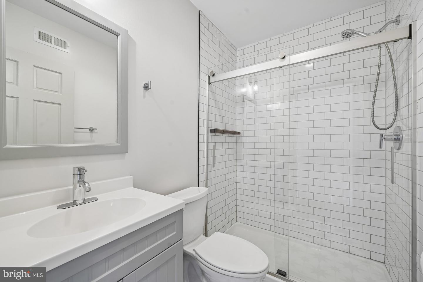 2615 E Tioga St Property Photo 13
