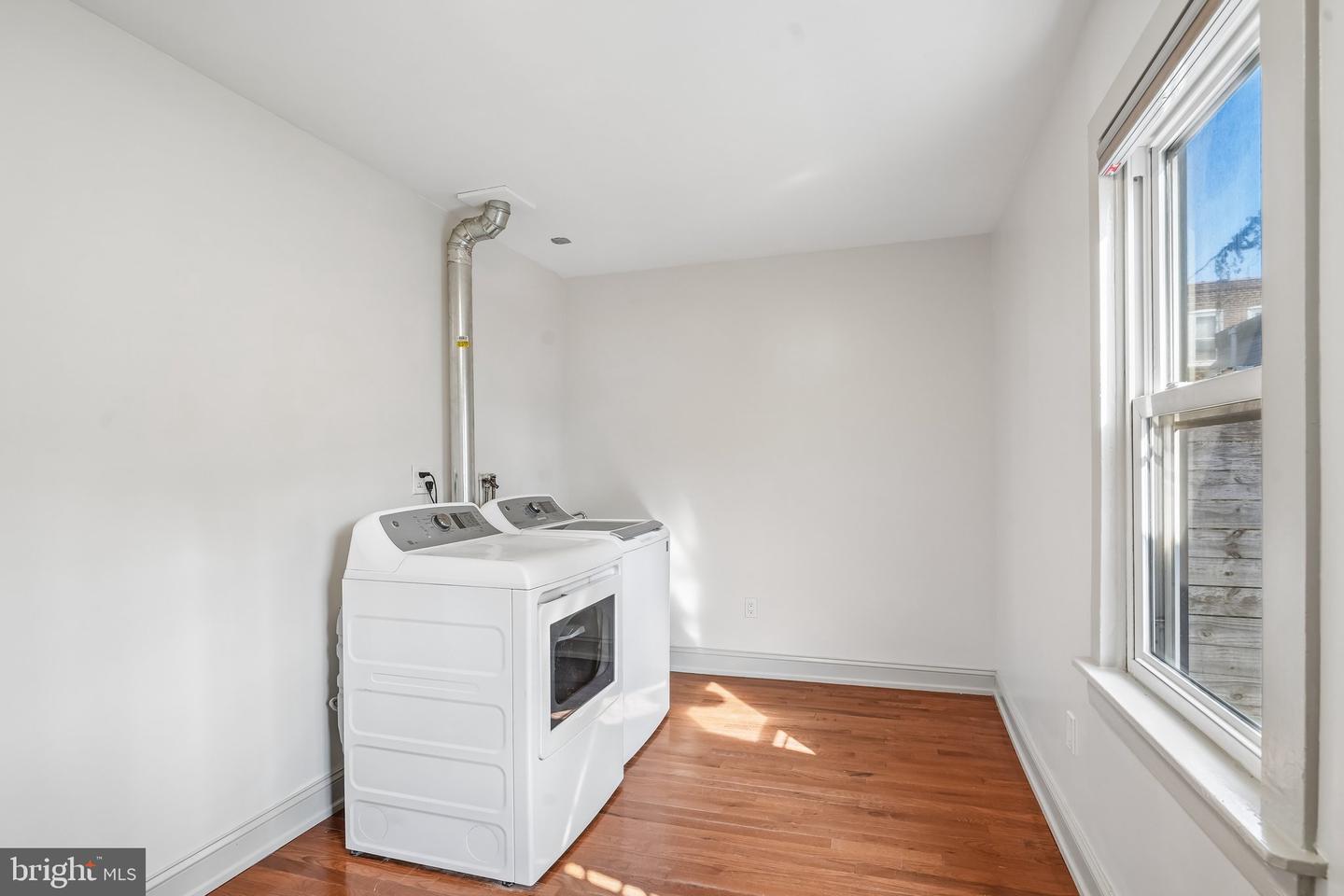 2615 E Tioga St Property Photo 19