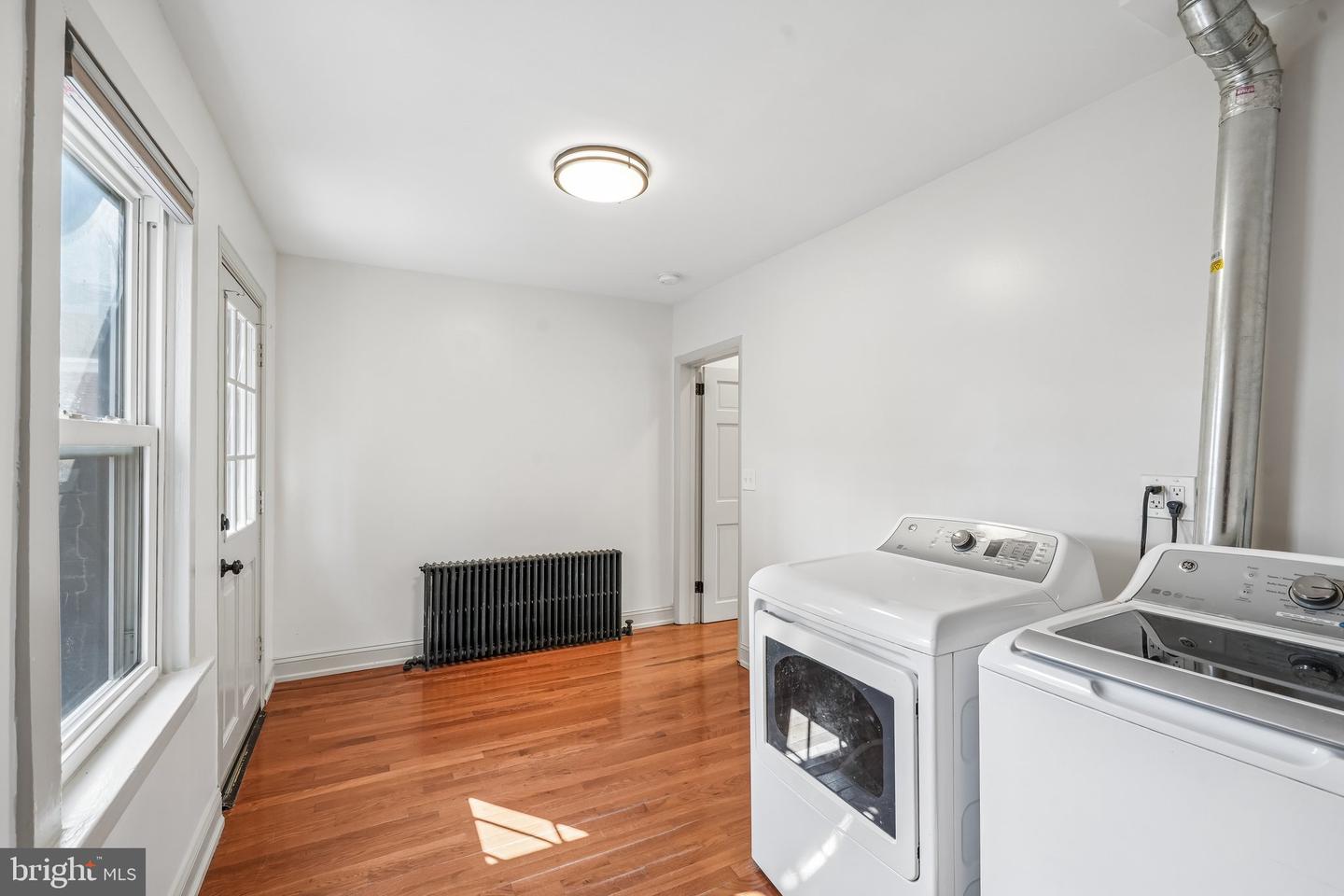 2615 E Tioga St Property Photo 20