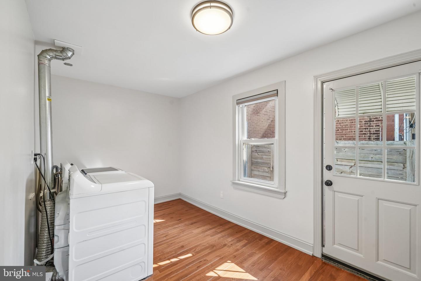 2615 E Tioga St Property Photo 21