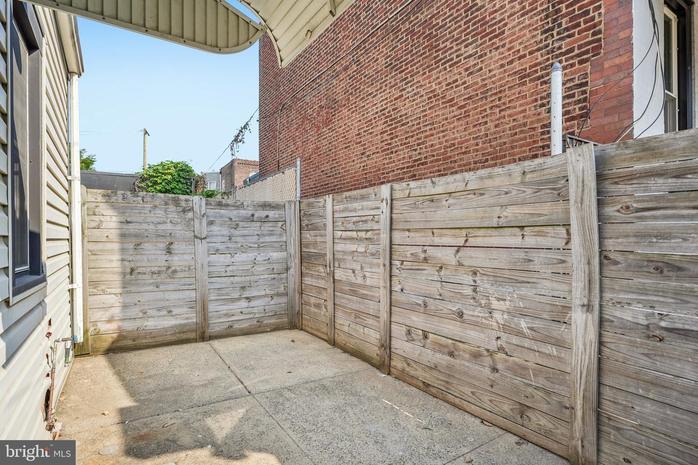 2615 E Tioga St Property Photo 22