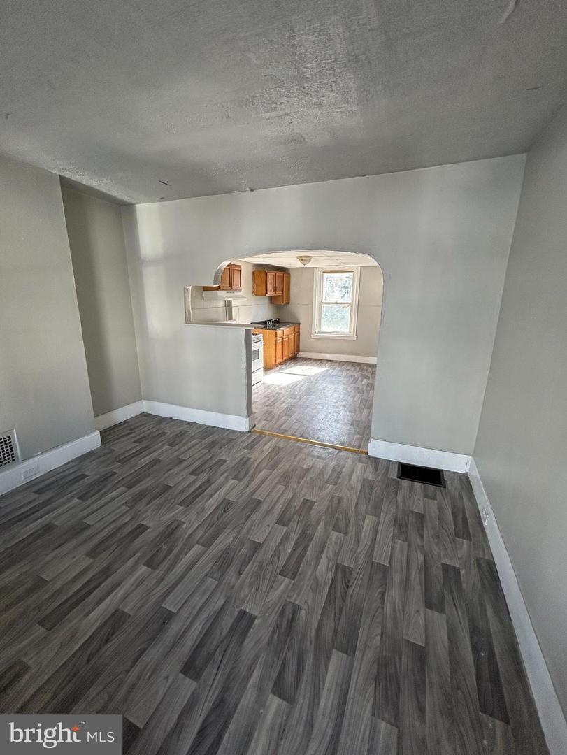 3325 N Hancock St Property Photo 2