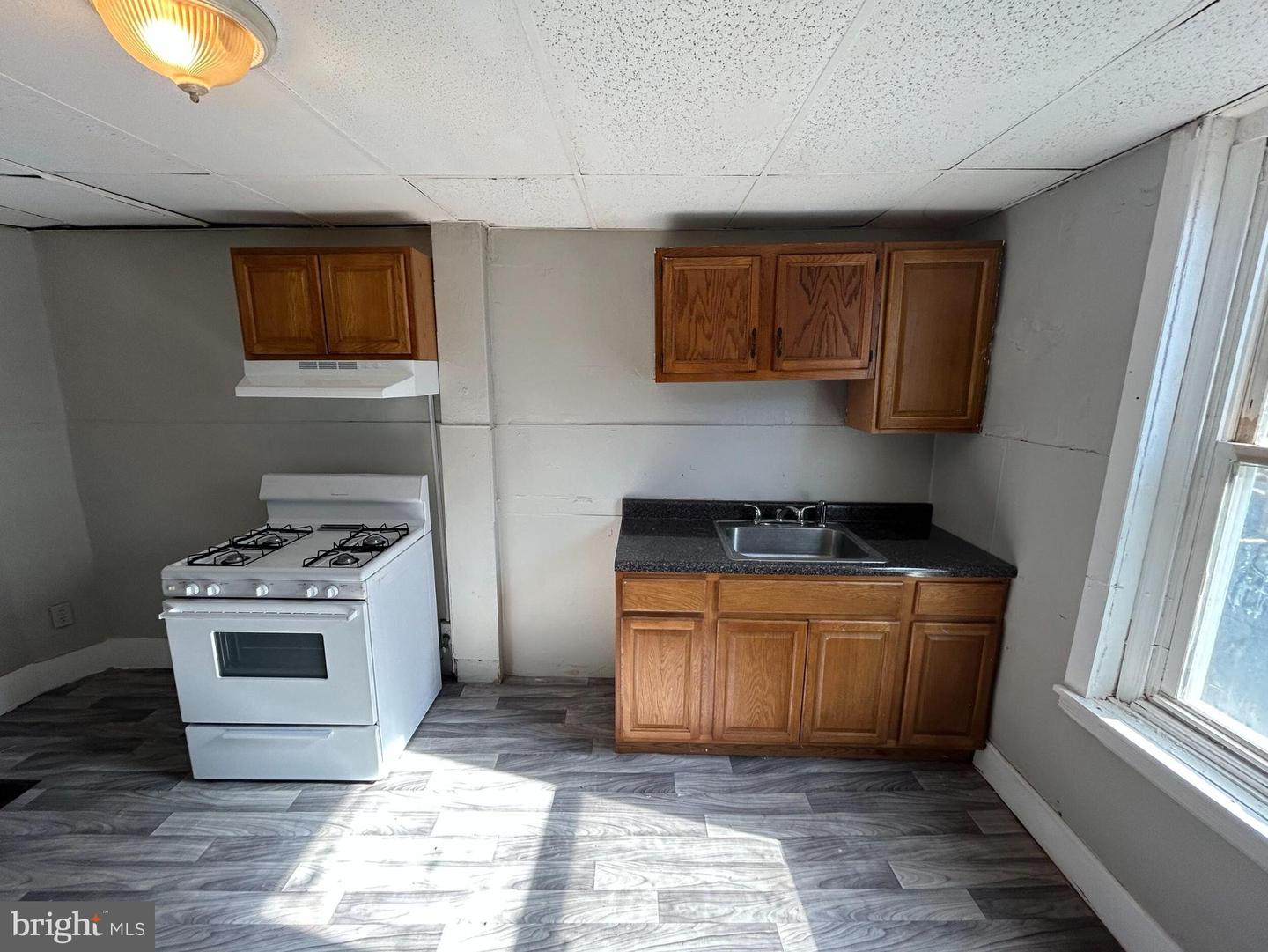 3325 N Hancock St Property Photo 4