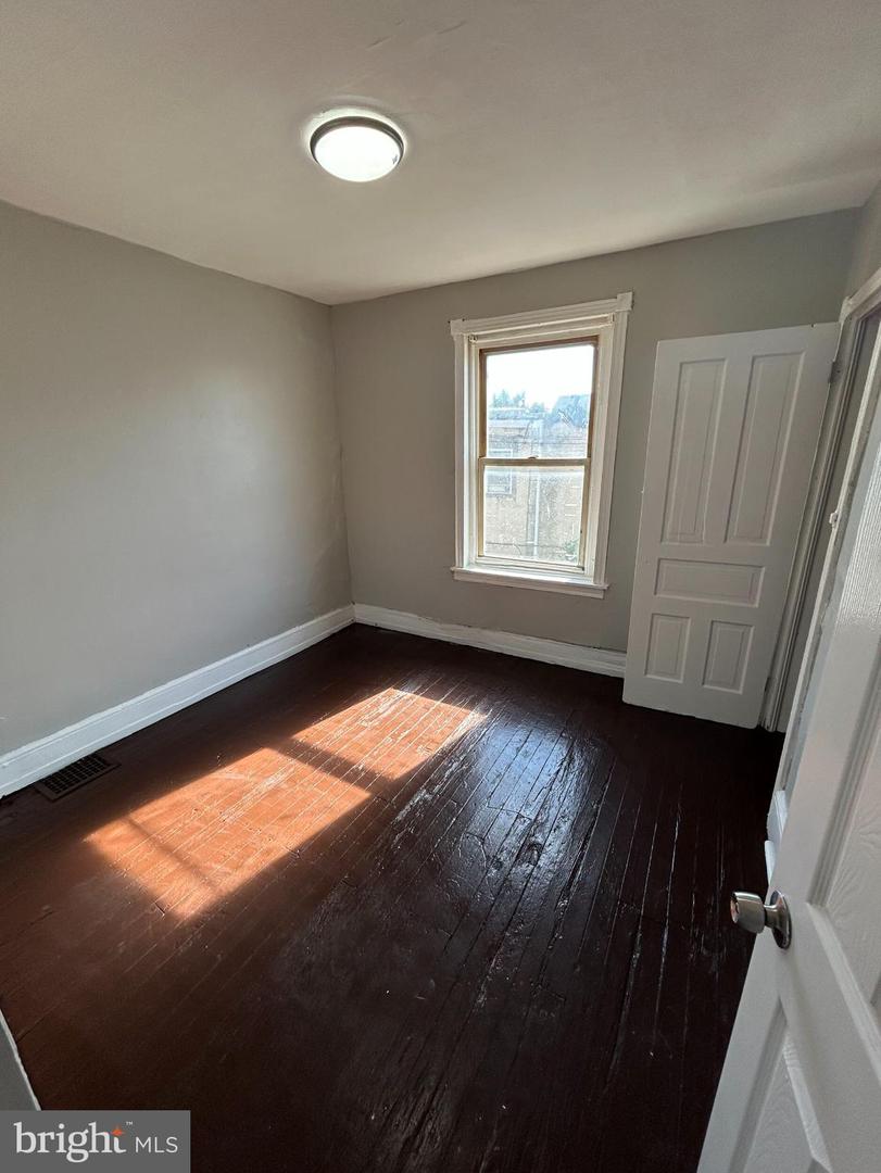 3325 N Hancock St Property Photo 10
