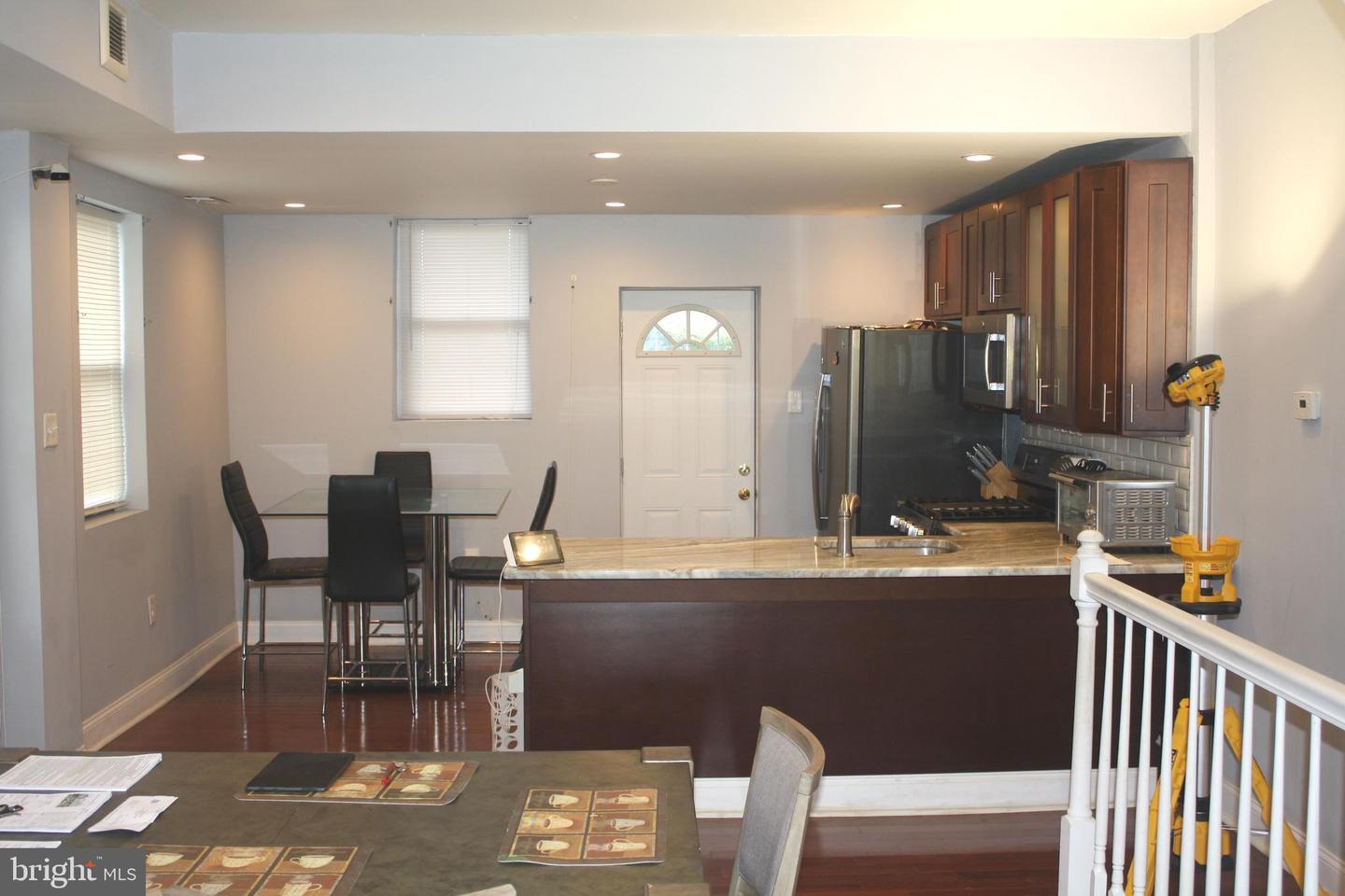 1661 N Robinson St Property Photo 5