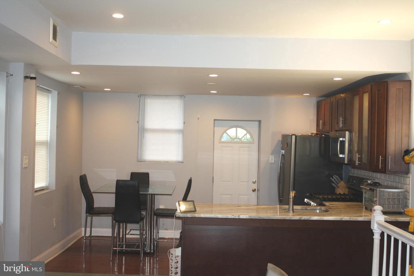 1661 N Robinson St Property Photo 6