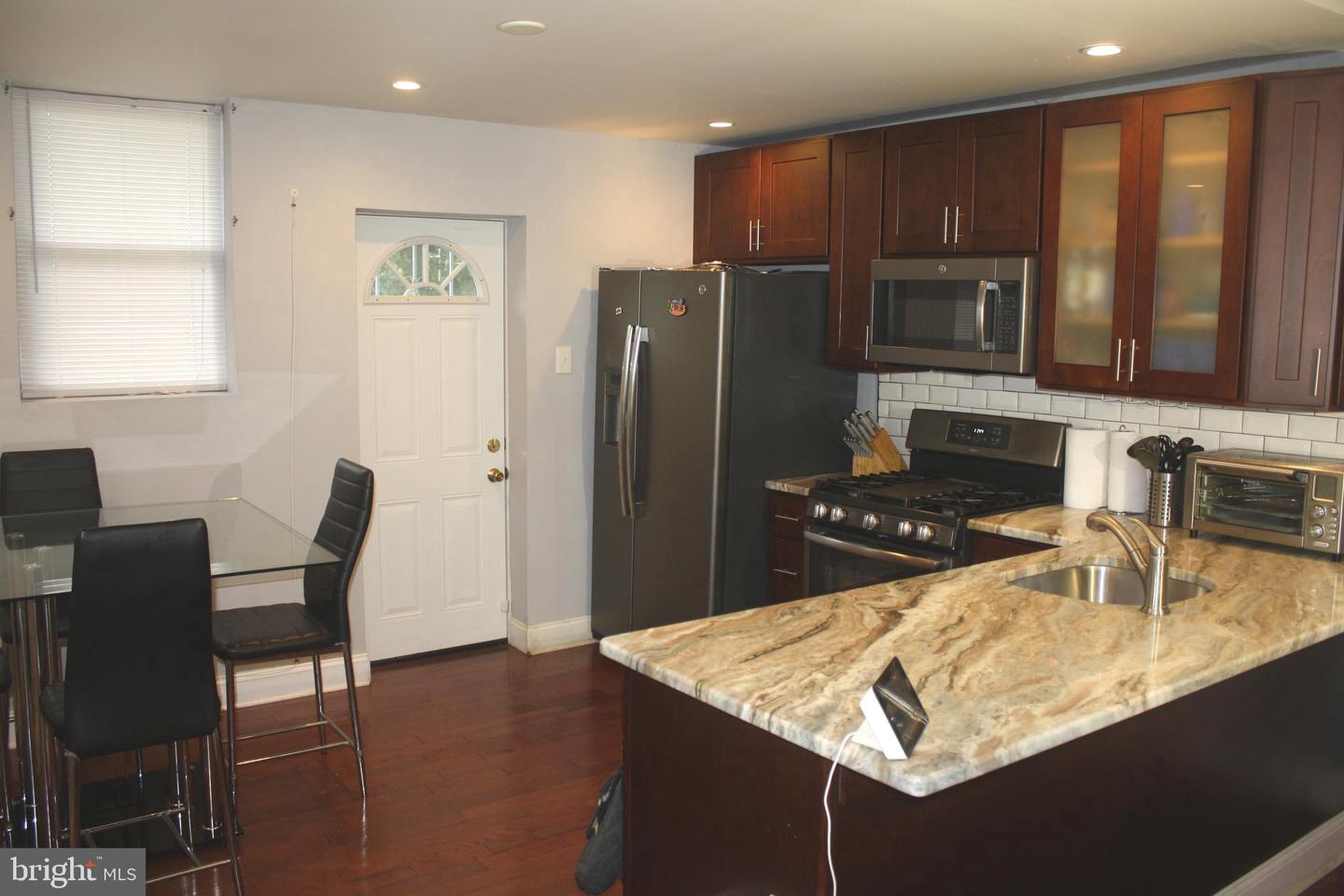 1661 N Robinson St Property Photo 9