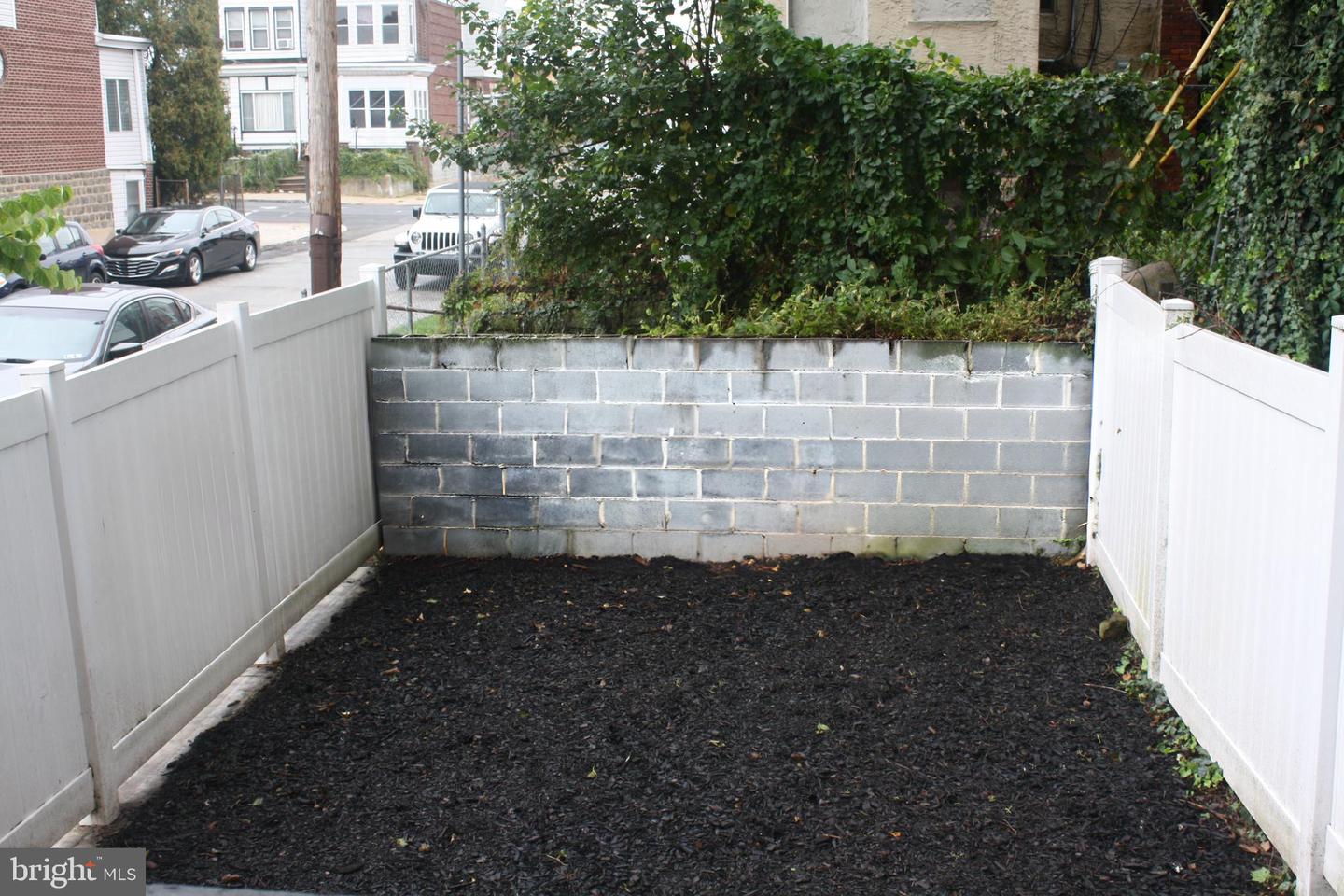 1661 N Robinson St Property Photo 24