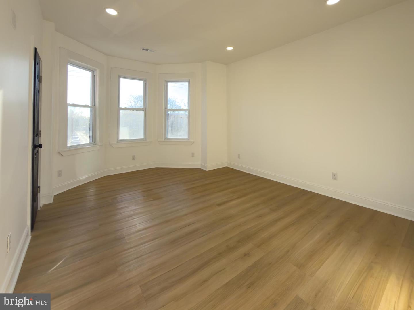 5237 Greenway Ave Property Photo 16