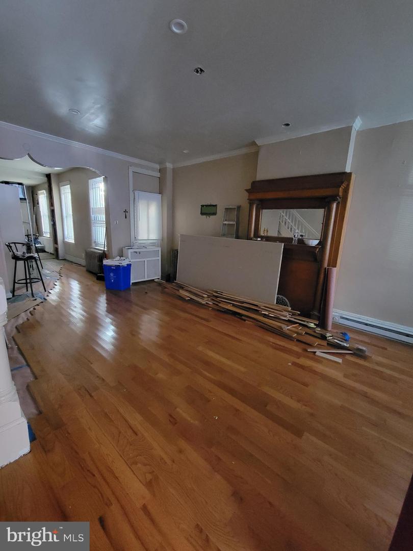 2246 N Carlisle St Property Photo 4