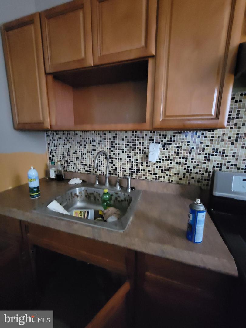 2246 N Carlisle St Property Photo 13
