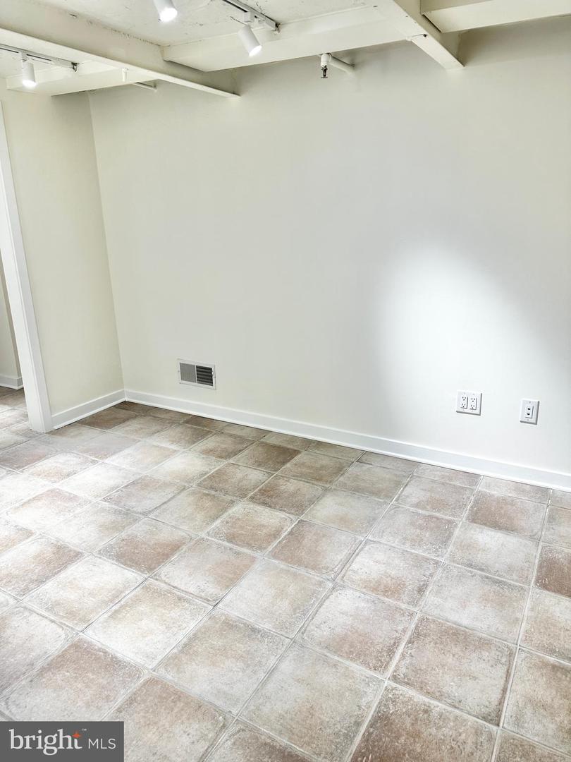 266 23rd St #17a Property Photo 18