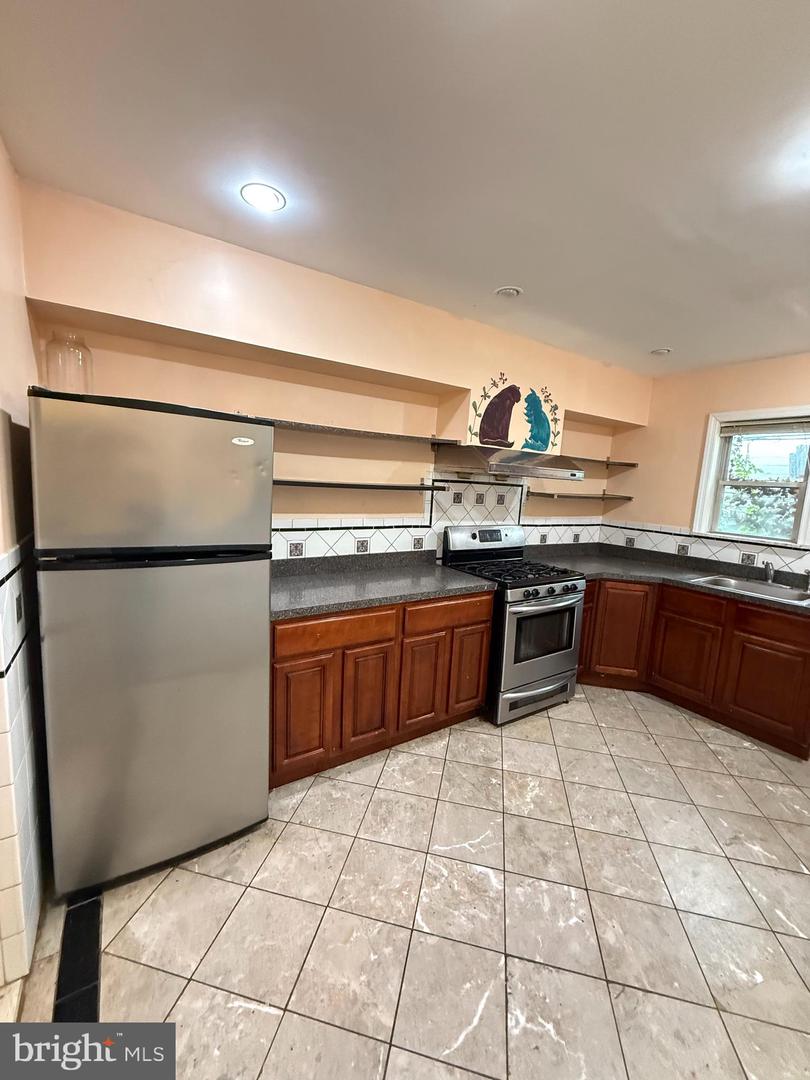 2213 S Mildred St Property Photo 2