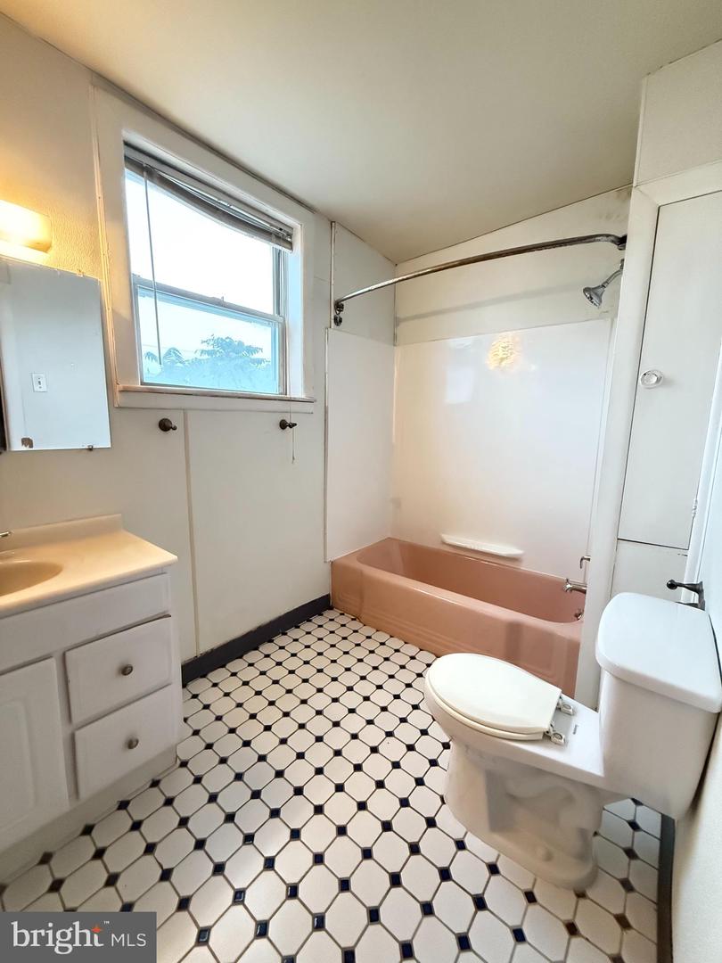 2213 S Mildred St Property Photo 8
