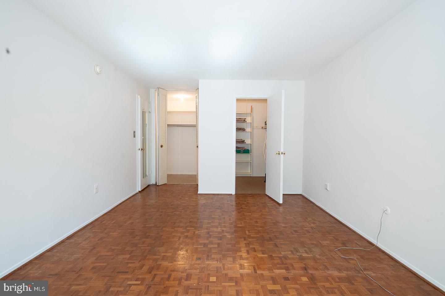 1919 Chestnut St #904 Property Photo 6