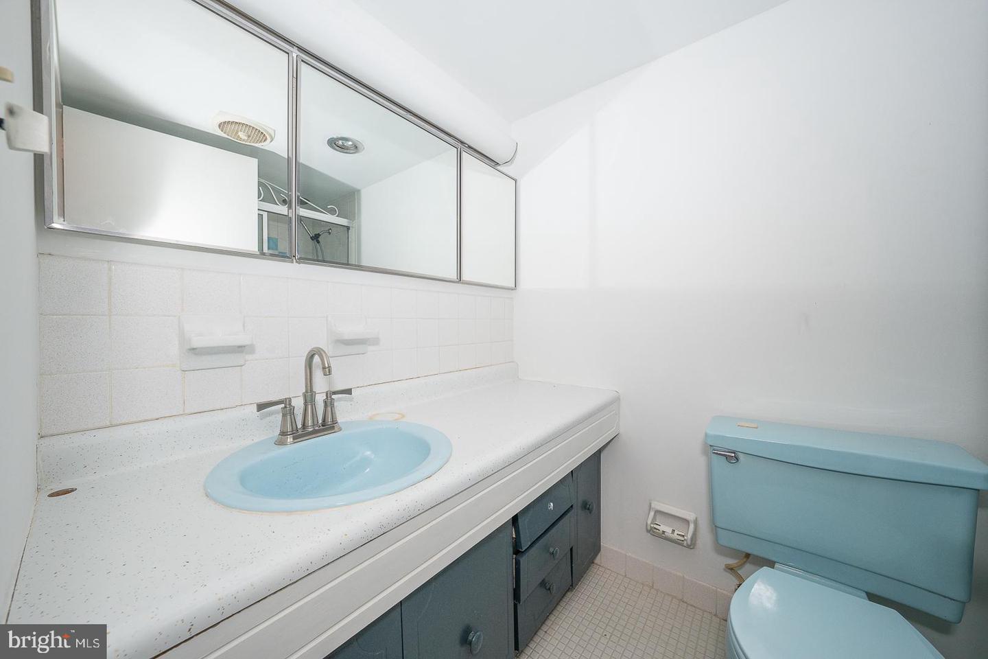 1919 Chestnut St #904 Property Photo 8