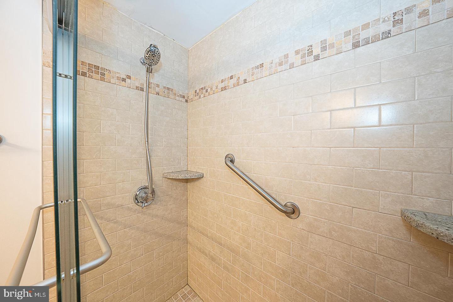 1919 Chestnut St #904 Property Photo 19