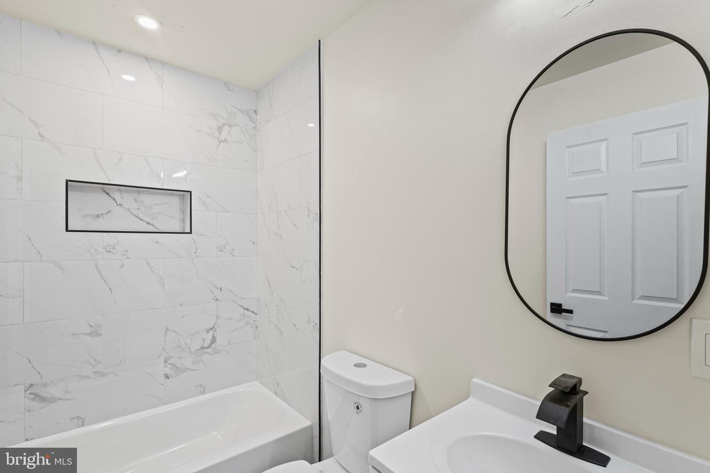 1337 W Rush St Property Photo 5