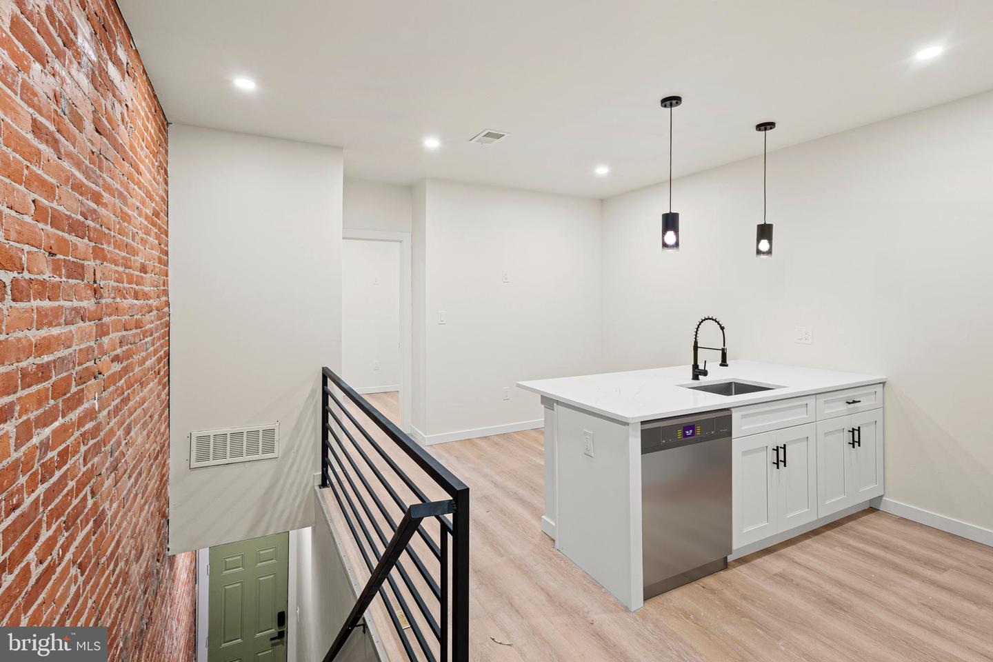 1337 W Rush St Property Photo 18