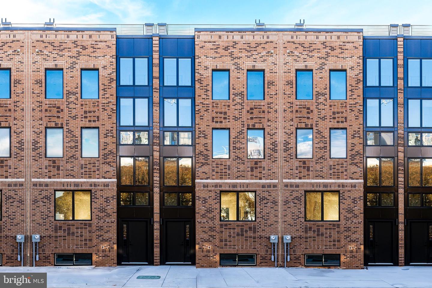 136 W Allen St Property Photo 1