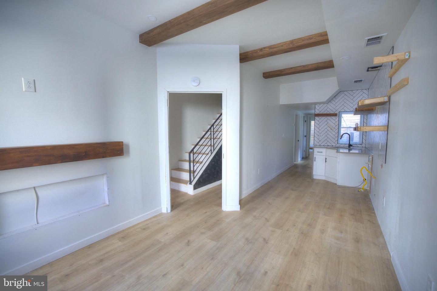 1640 W Stiles St Property Photo 6
