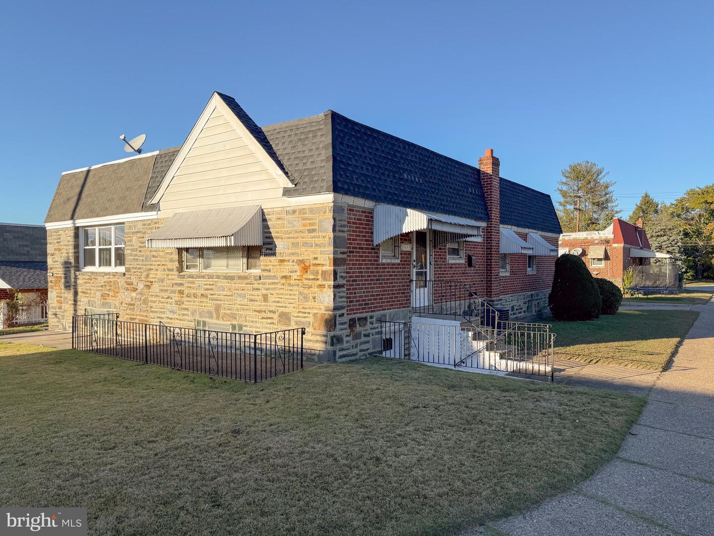 2959 Tremont St Property Photo 1