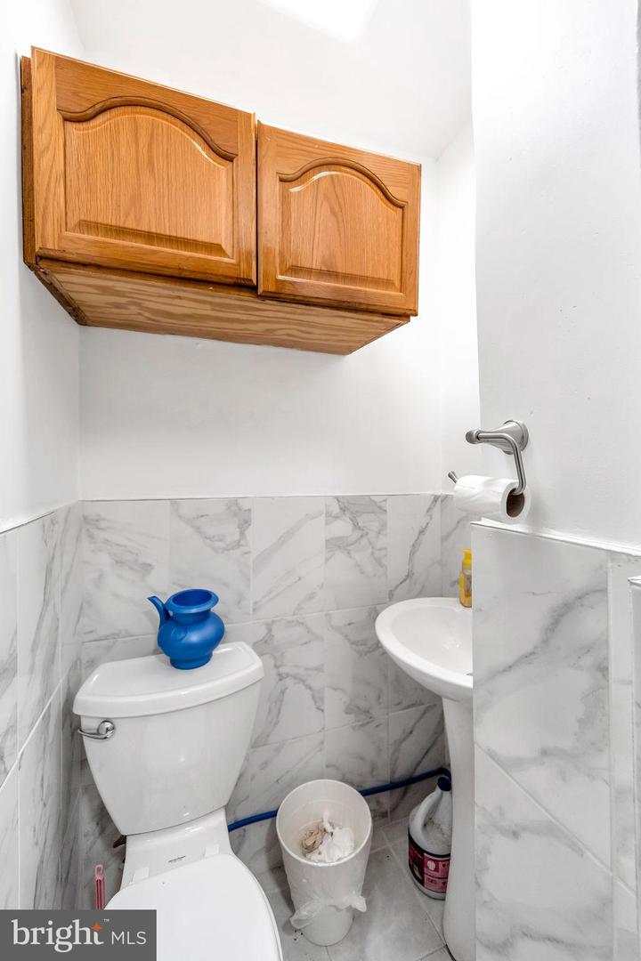 152 S 60th St Property Photo 8