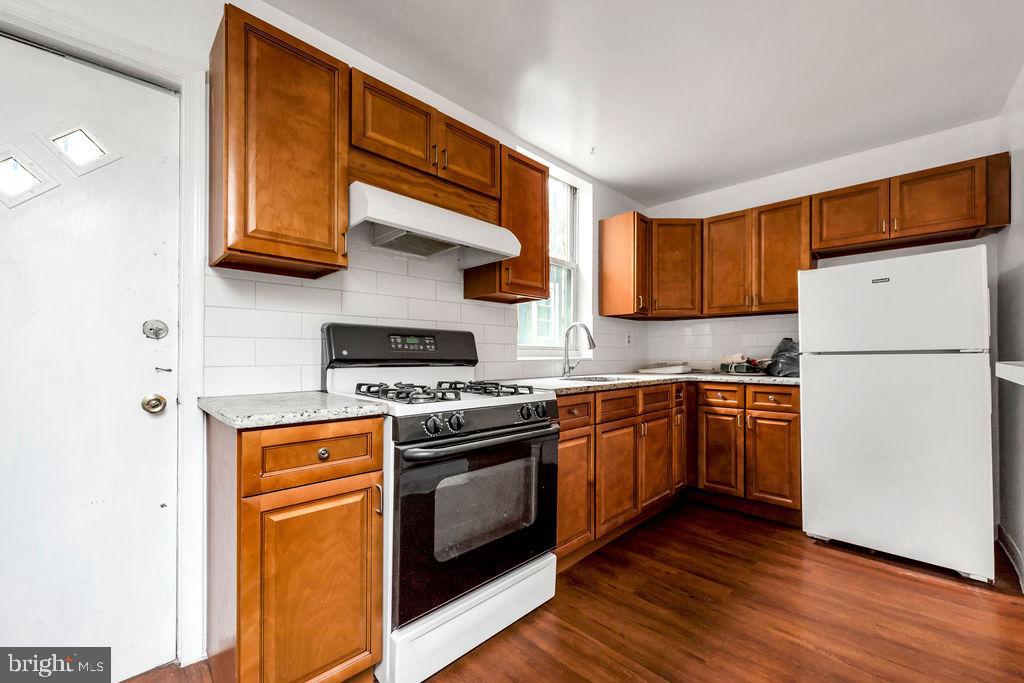 152 S 60th St Property Photo 16
