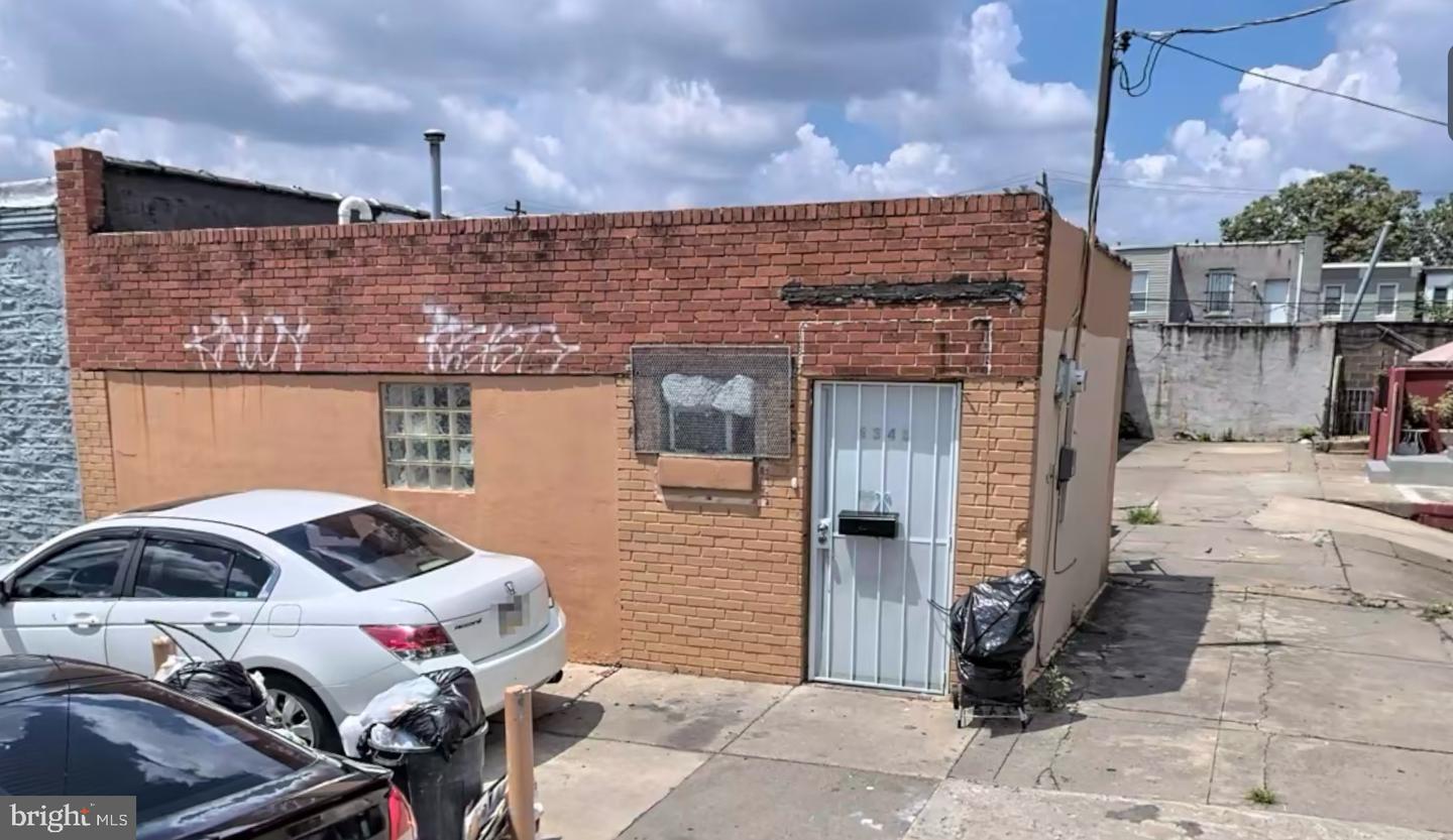 4348 50 N Marshall St Property Photo 2