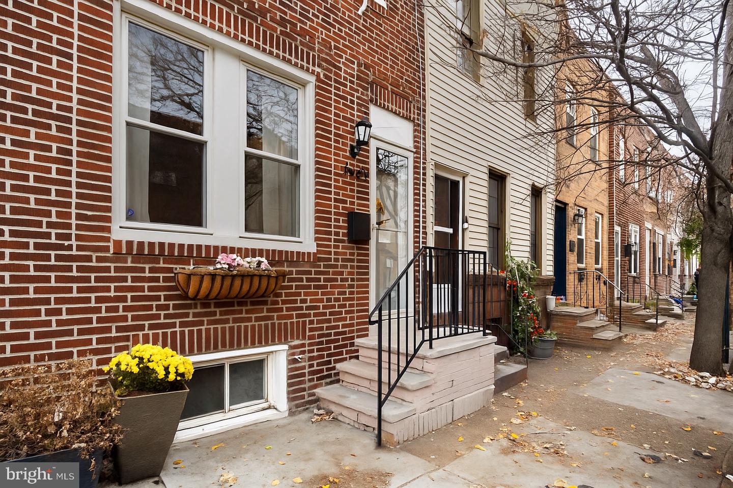 1928 S Iseminger St Property Photo 1