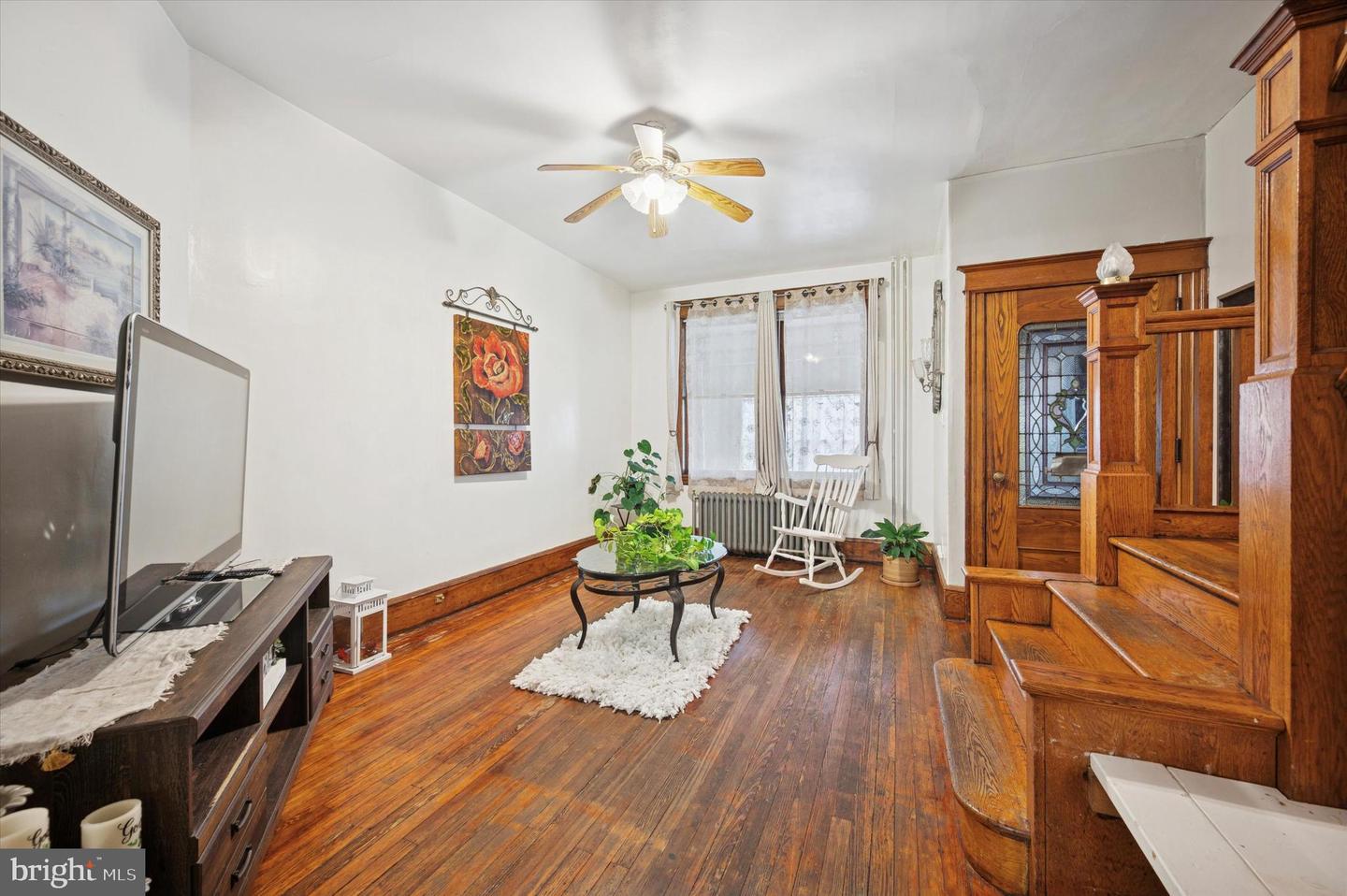 2046 E Ontario St Property Photo 1