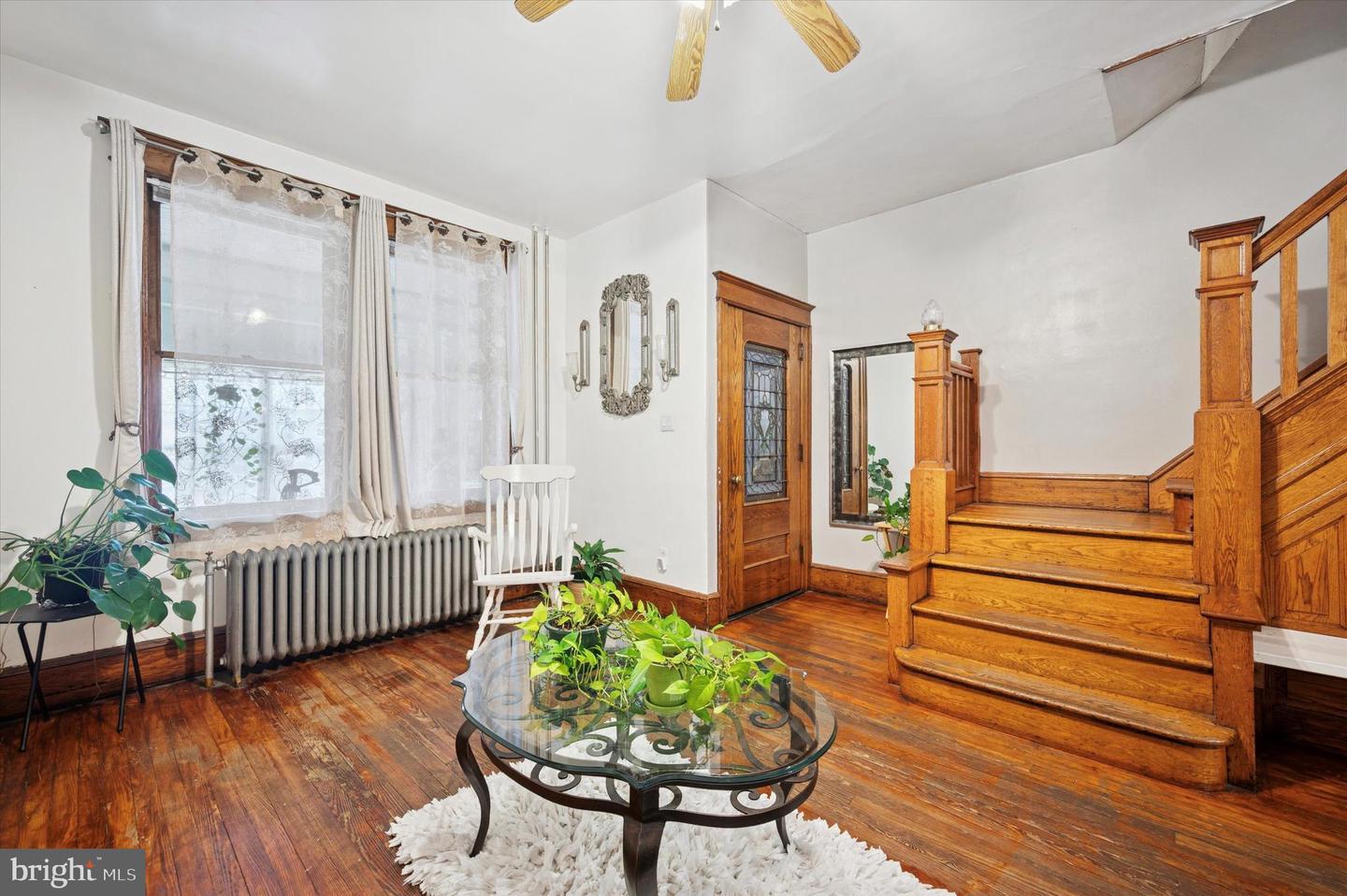 2046 E Ontario St Property Photo 3