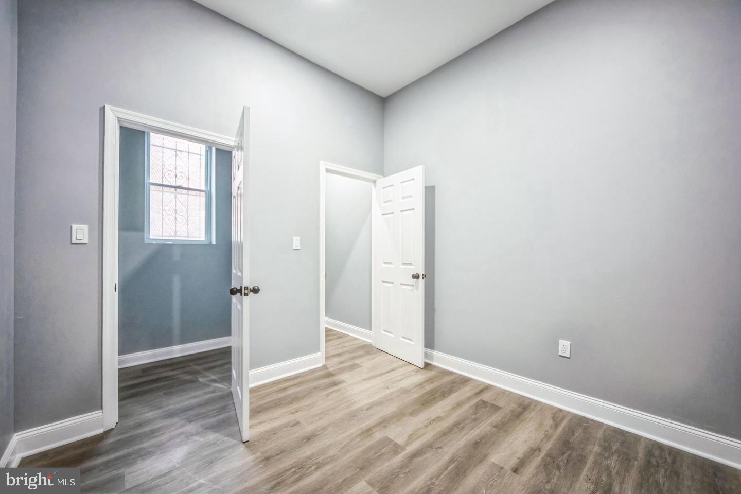 6037 Elmwood Ave Property Photo 16