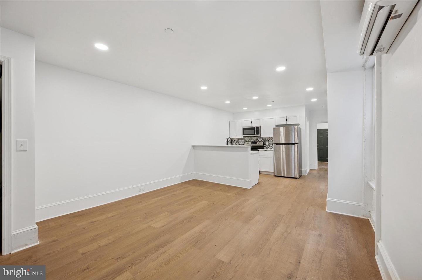 1637 W Girard Ave #1 Property Photo 5
