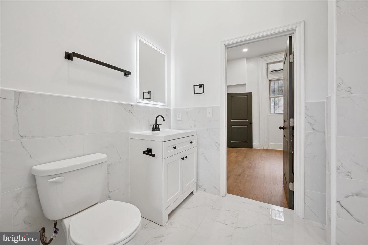 1637 W Girard Ave #1 Property Photo 7