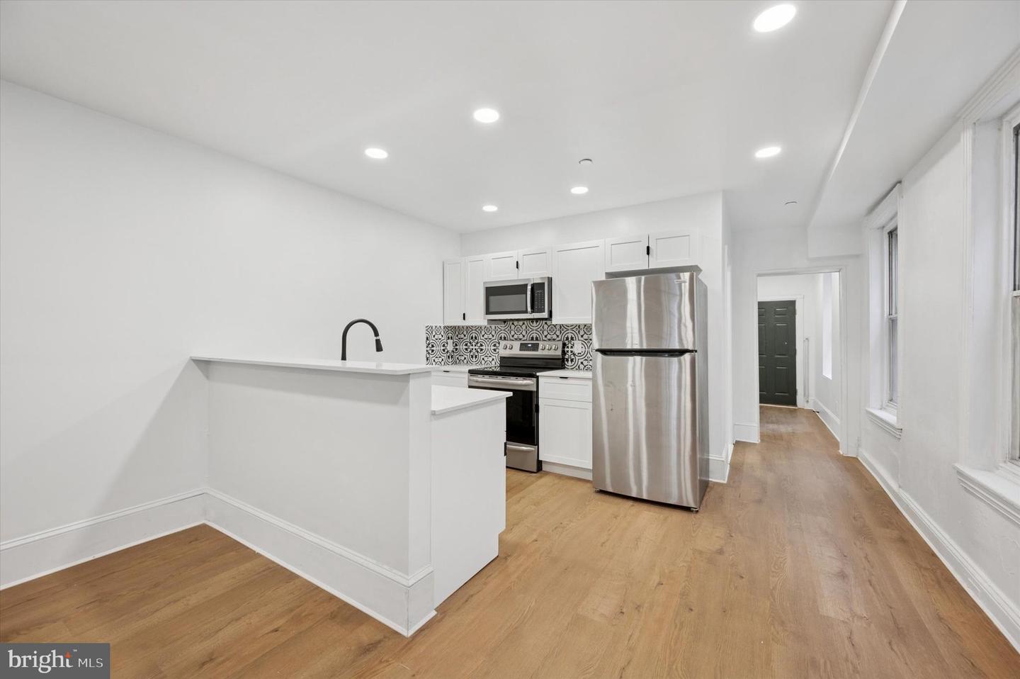 1637 W Girard Ave #1 Property Photo 12