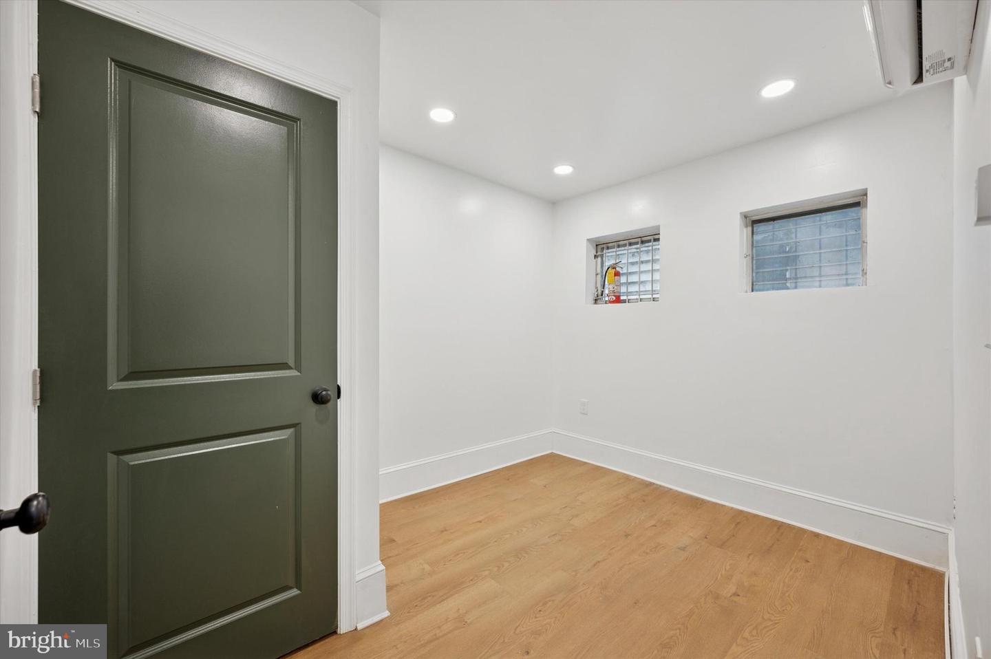 1637 W Girard Ave #1 Property Photo 14
