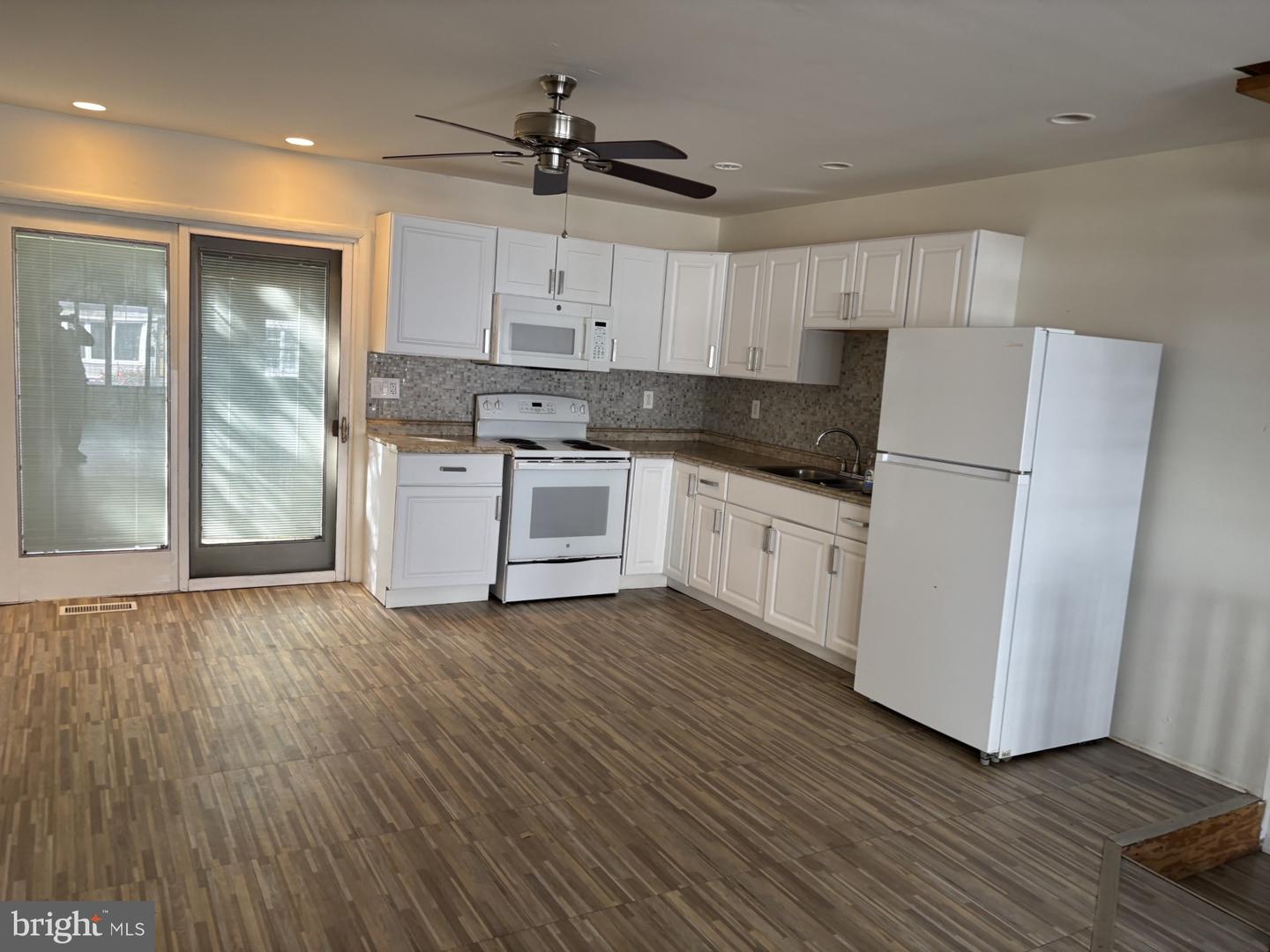 2654 Bonaffon St Property Photo 4