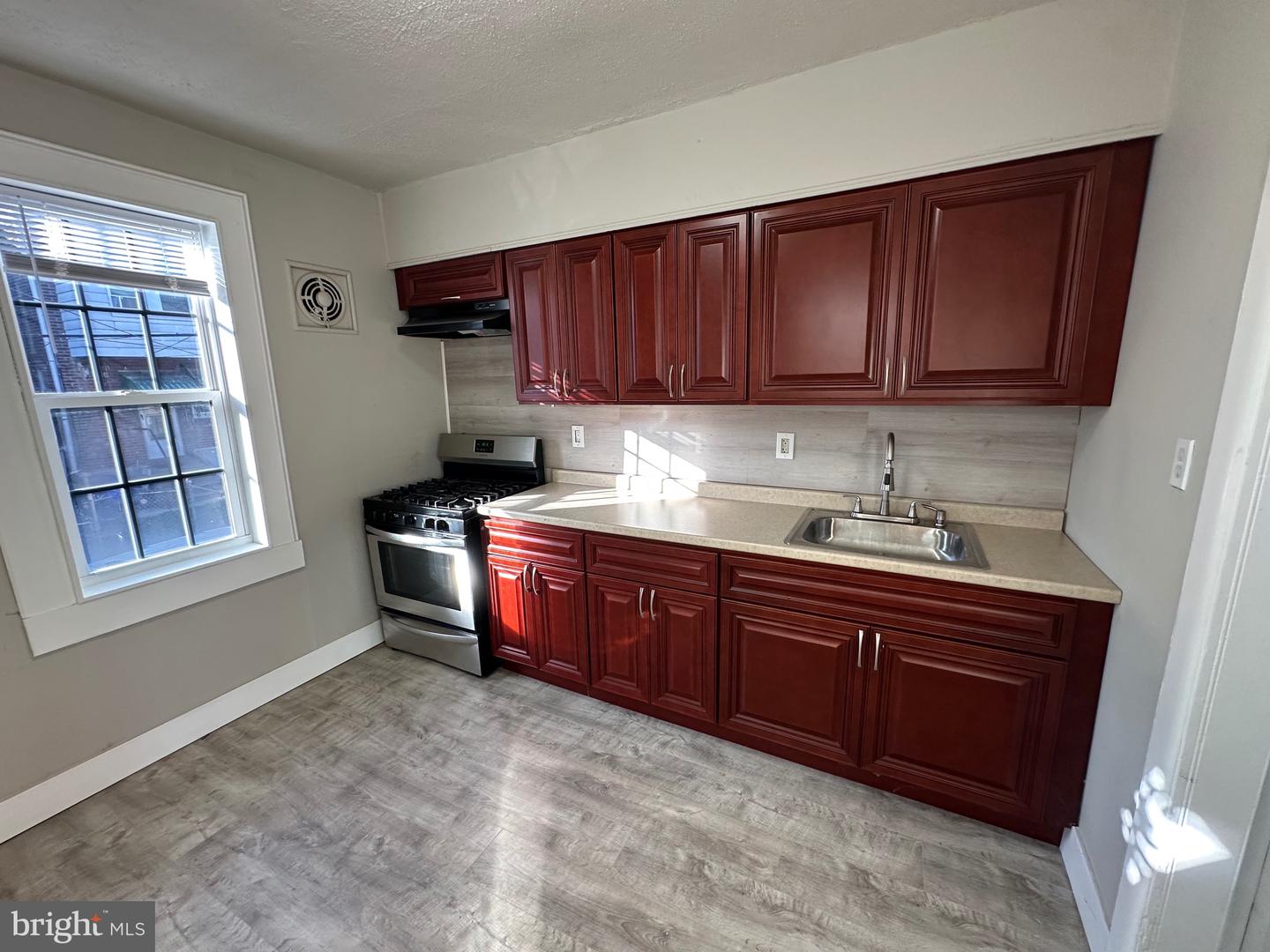6328 Torresdale Ave Property Photo 3