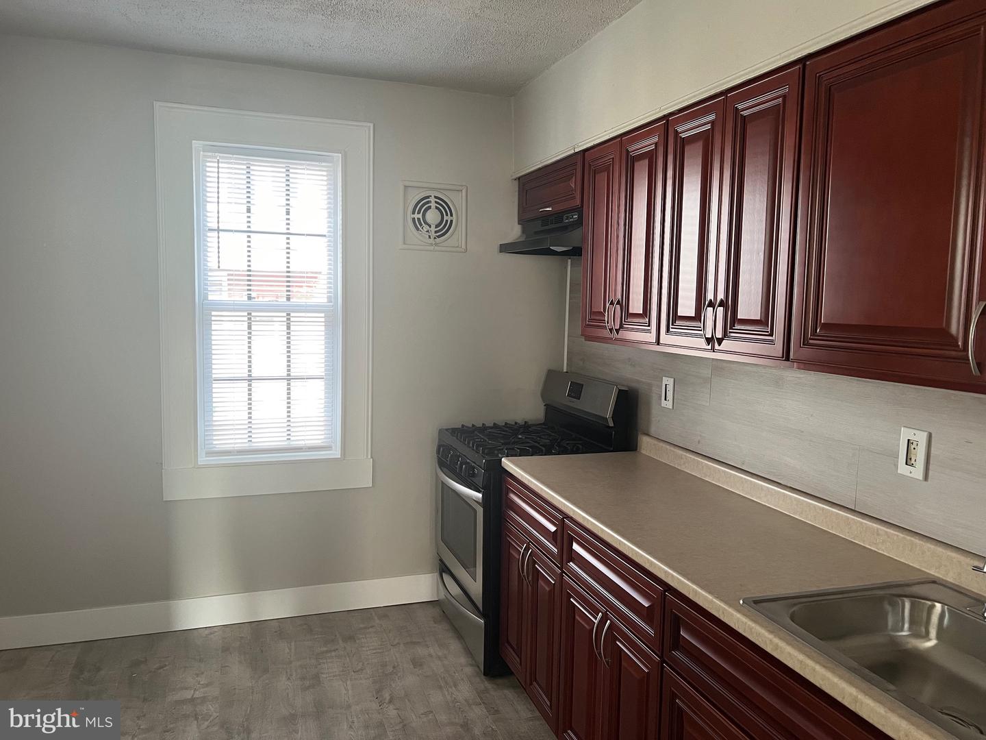 6328 Torresdale Ave Property Photo 4