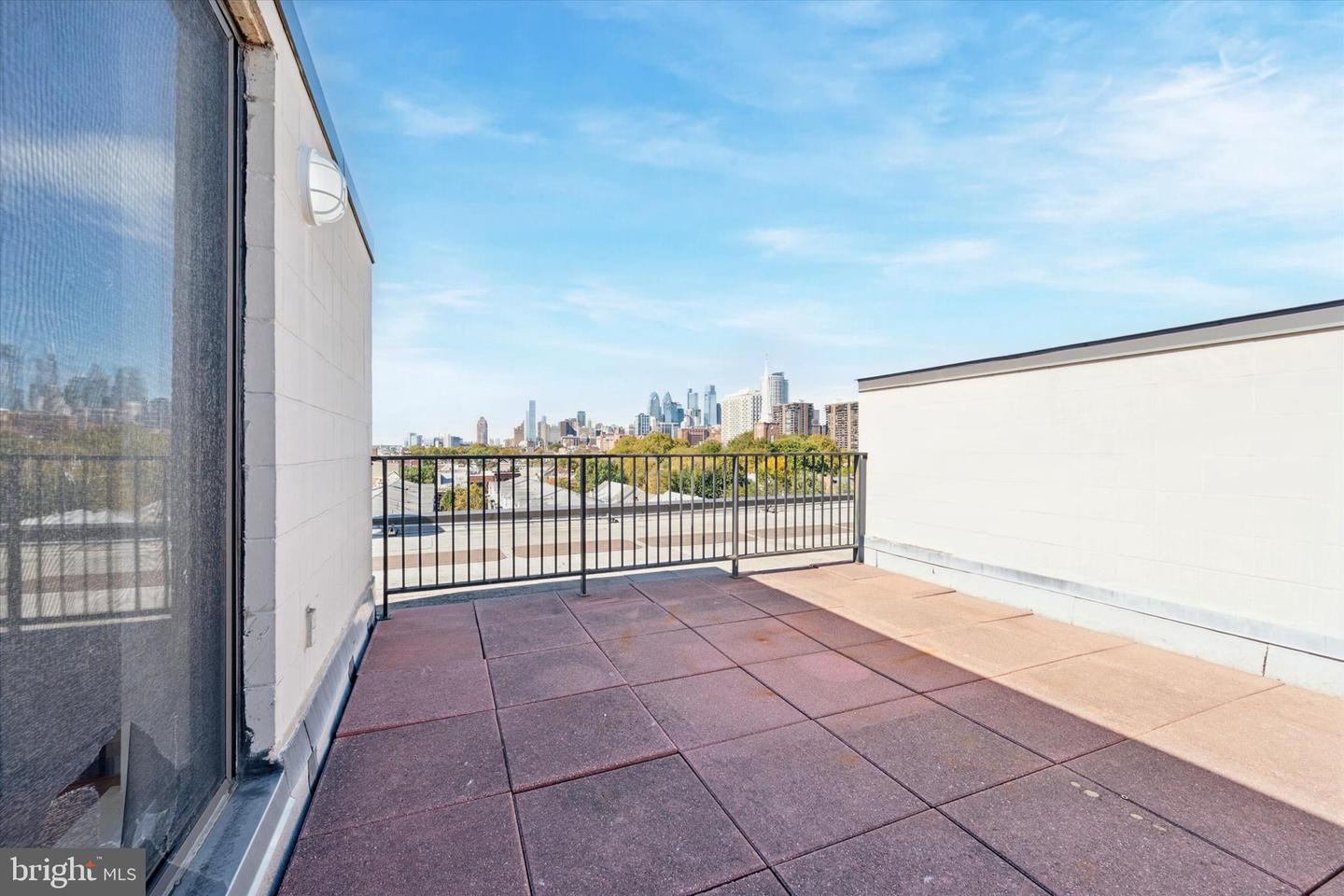 200-10 Lombard St #804 Property Photo 11