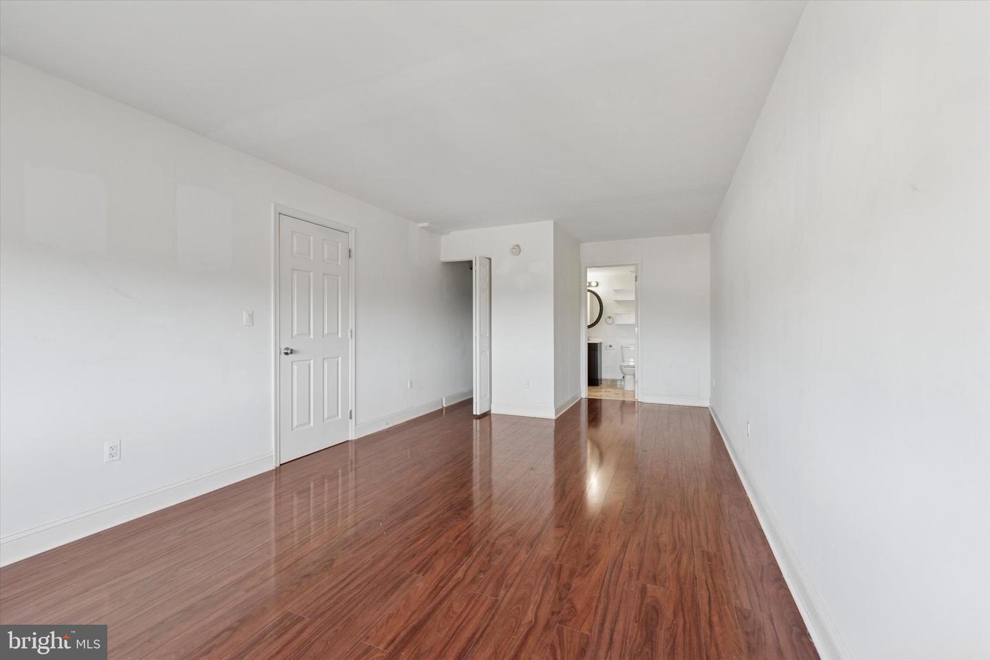 200-10 Lombard St #804 Property Photo 12