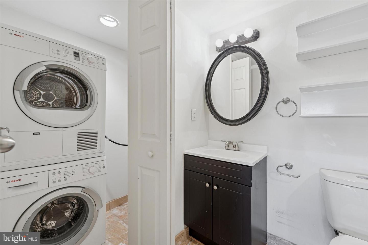 200-10 Lombard St #804 Property Photo 14