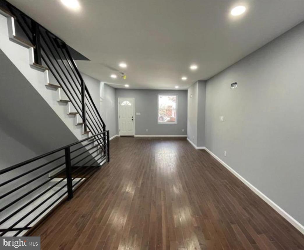 1530 S Lindenwood St Property Photo 4