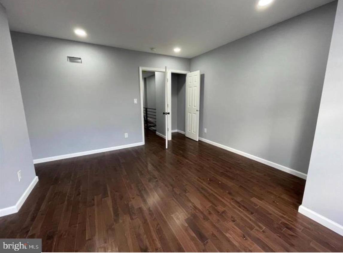 1530 S Lindenwood St Property Photo 9