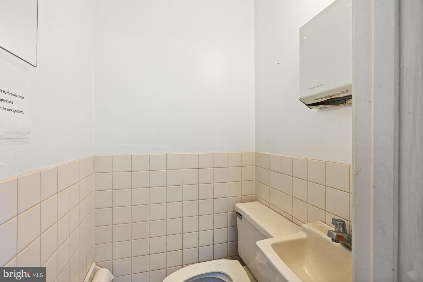 5519 Germantown Ave Property Photo 26