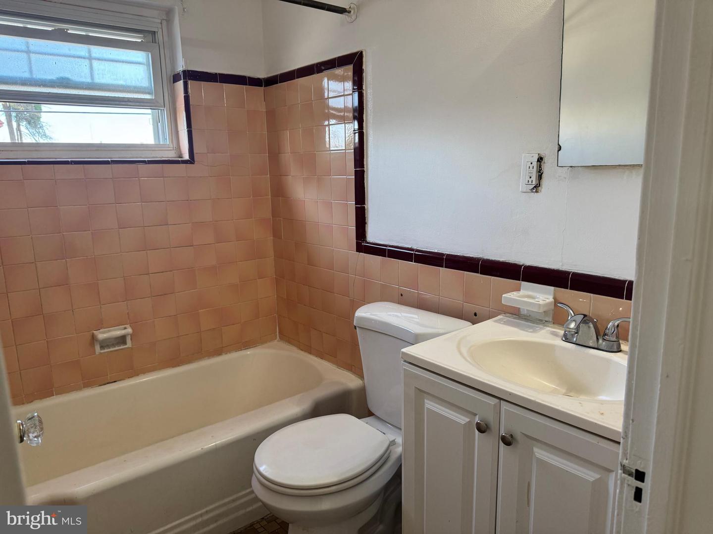 7736 Gilbert St Property Photo 5