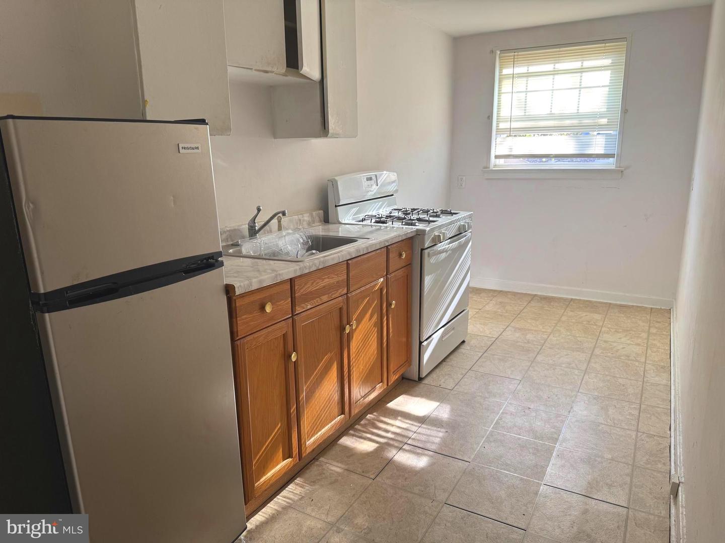7736 Gilbert St Property Photo 6