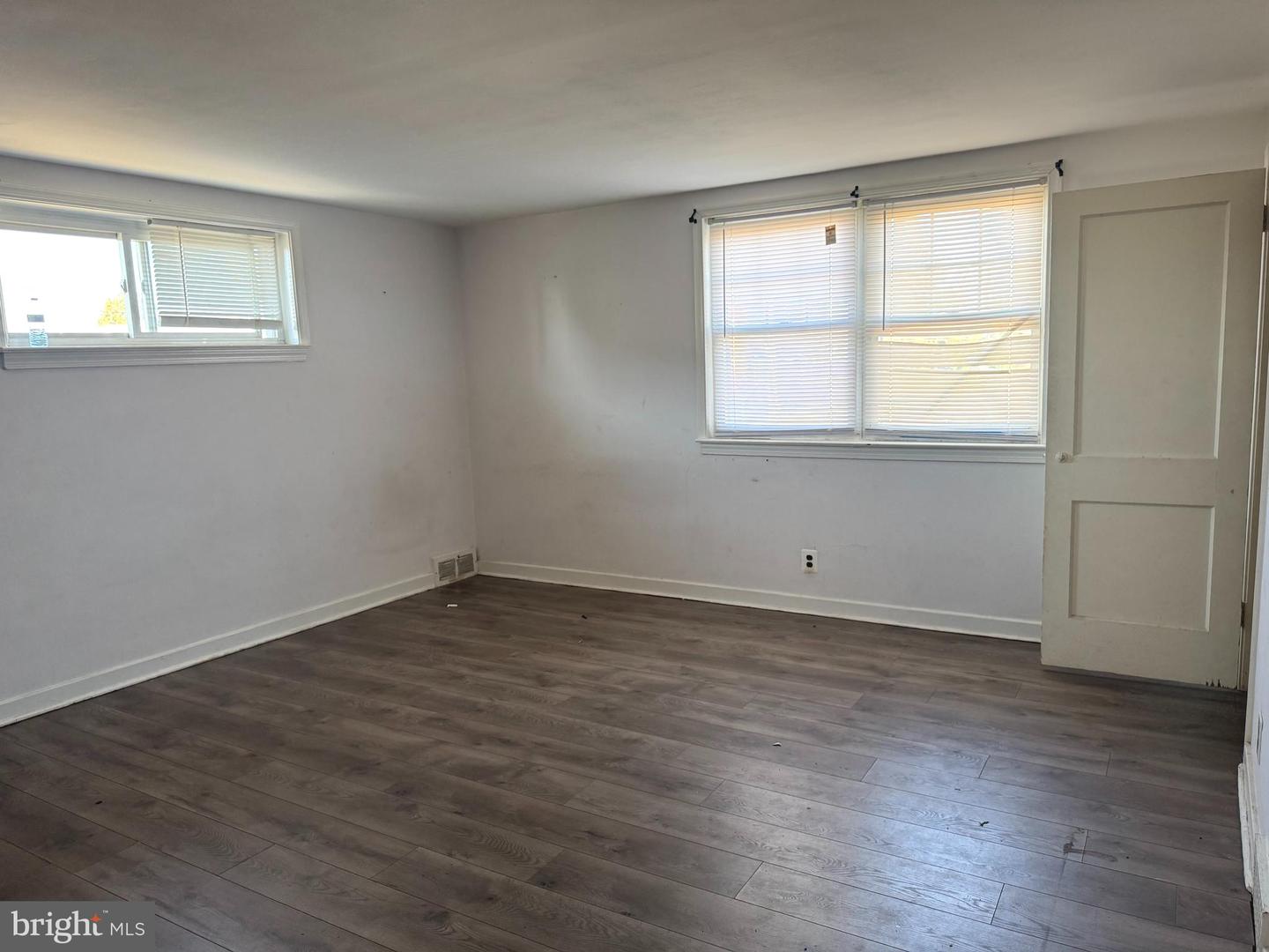 7736 Gilbert St Property Photo 7