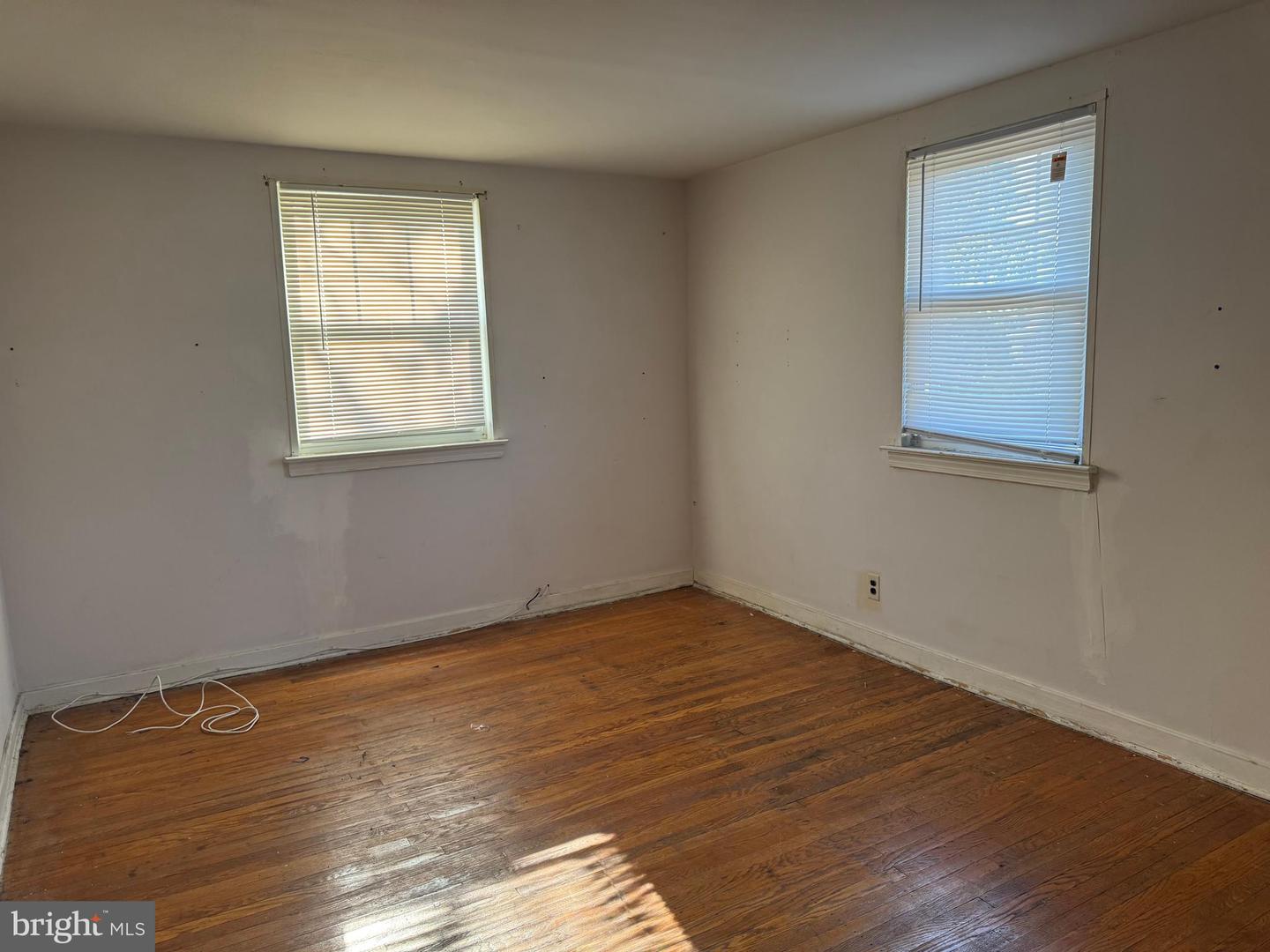 7736 Gilbert St Property Photo 8
